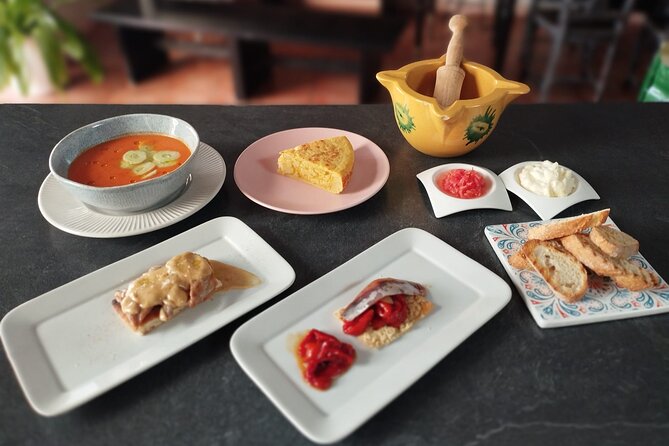 Evening Spanish Tapas Cooking Class with Live Guitar Music - Live Spanish guitar: the perfect Mediterranean wrap-up