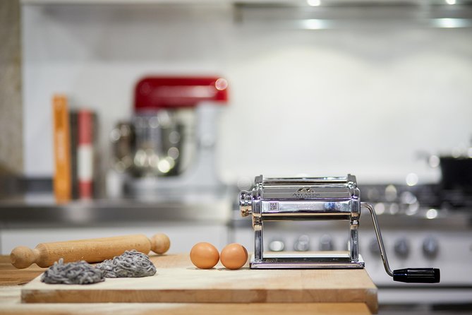 Exclusive cooking experience with a Venetian Chef: cichetti cooking class - Private by design: what it changes for couples, families, and food-focused groups