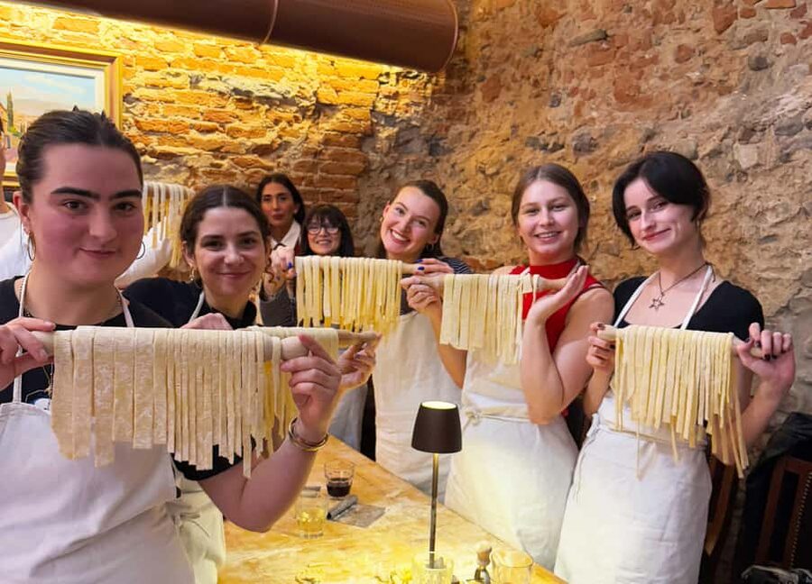 Florence Cooking Class: Ravioli & Pasta & Wine + Gift Apron - Taking the flavor home: recipe pack and apron