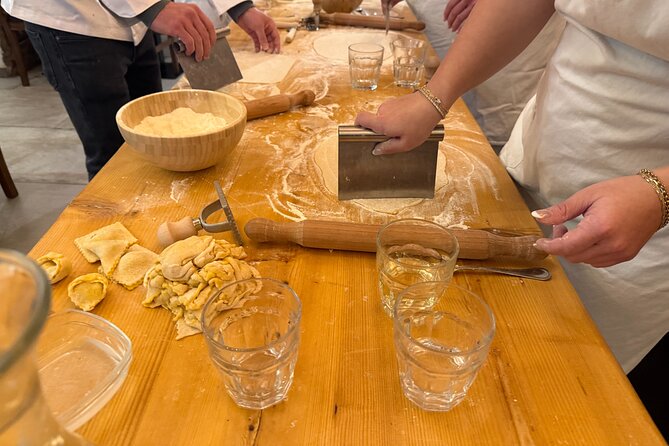 Florence: Pasta & Tiramisu Cooking Class with lots of Good Wine - Your 2.5 Hours: How the Timing Usually Feels