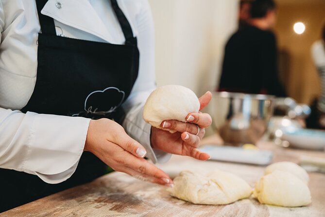 Florence Pizza & Tiramisù Cooking Class: Small Group Experience - Practical logistics: timing, meeting point, and how to show up