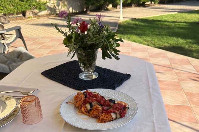 Fresh local pasta lesson in the garden - Where you start in Arenella (and how the setting helps)