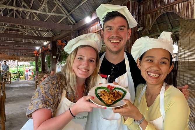 Full Experience Tour: Cooking Class & Basket Boat at Eco-Village - Tra Que welcome drinks and meeting the Hoang family