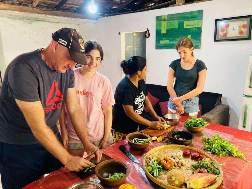 Galle: Traditional Sri Lankan Cooking Class - Meet the Hosts: How Malik, His Mother, and Chef Manogi Make It Feel Personal