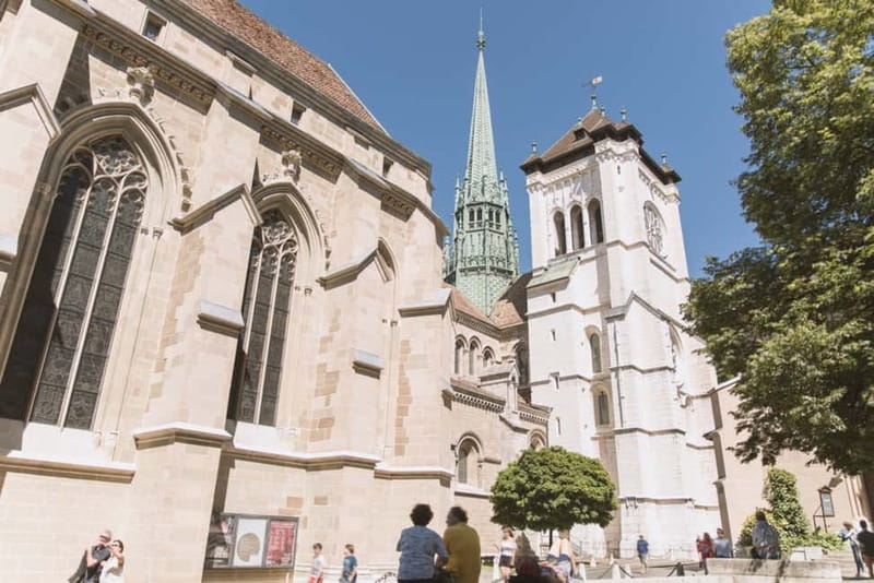 Geneva: City Tour and Fondue Cooking Class, Swiss Folklore - Fondue cooking class: the “half Gruyère, half Vacherin” lesson