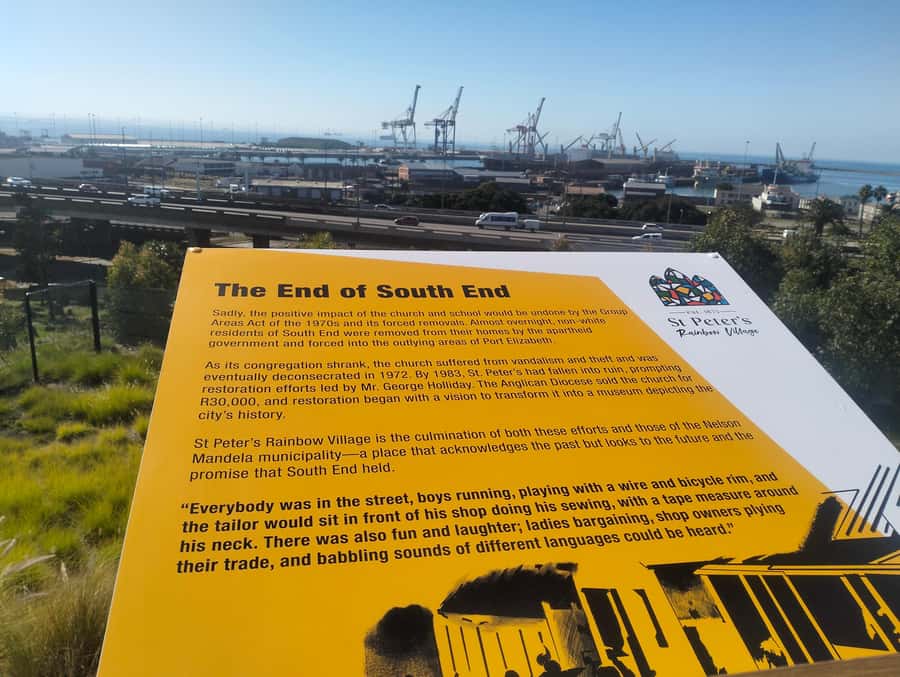 GQ: City Walking Tour & African Cuisine Cooking Class - Campanile Memorial and Donkin Reserve: the best view-to-story pairing