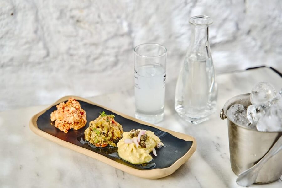 Greek Cuisine Cooking Class in Santorini - Meeting point and getting there without stress