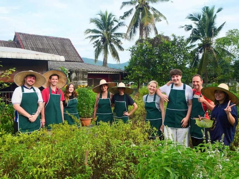 Half-Day Thai Cooking Class on a Local Farm Near Chiang Mai - Pad Thai and Tom Yum Goong: two dishes that teach balance