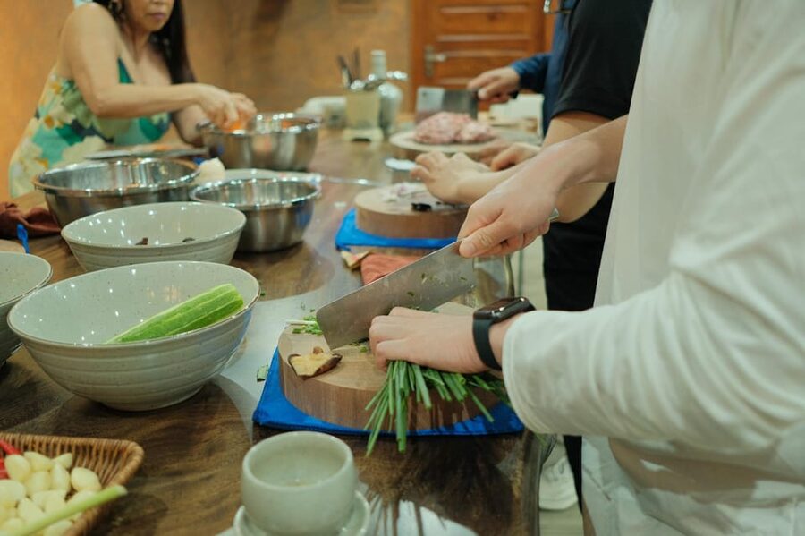 Hanoi Cooking Class: Market Tour, Free Recipe & Beverages - Price and logistics: what $34 actually buys you