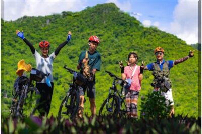 Hanoi Tour in a Bike with Cooking Class Included - Crossing Long Bien’s historic bridge by bike