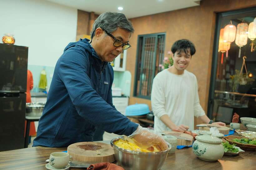 Hanoi Vegan Cooking Class: A Vietnamese Culinary Adventure - Step 3: the vegan feast—eating with accompaniments and local drinks