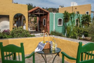 Heraklion: Cretan Cooking Lesson with Lunch in Arolithos - Wine, snacks, and food tastings: small breaks that keep the day fun