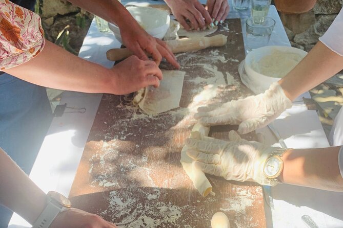 Heraklion: Cretan private cooking lesson with lunch in Arolithos - Private and practical: who this Heraklion-area class suits best