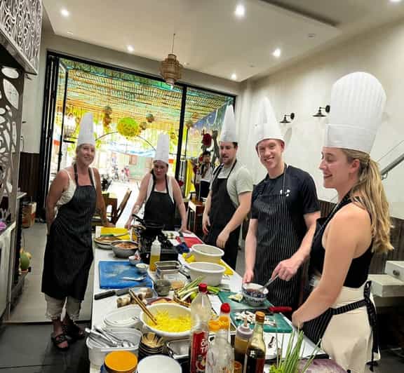 Hoi An Authentic Cooking Class with Pro Chef in Small group - Hotel pickup and the market run (when you choose it)