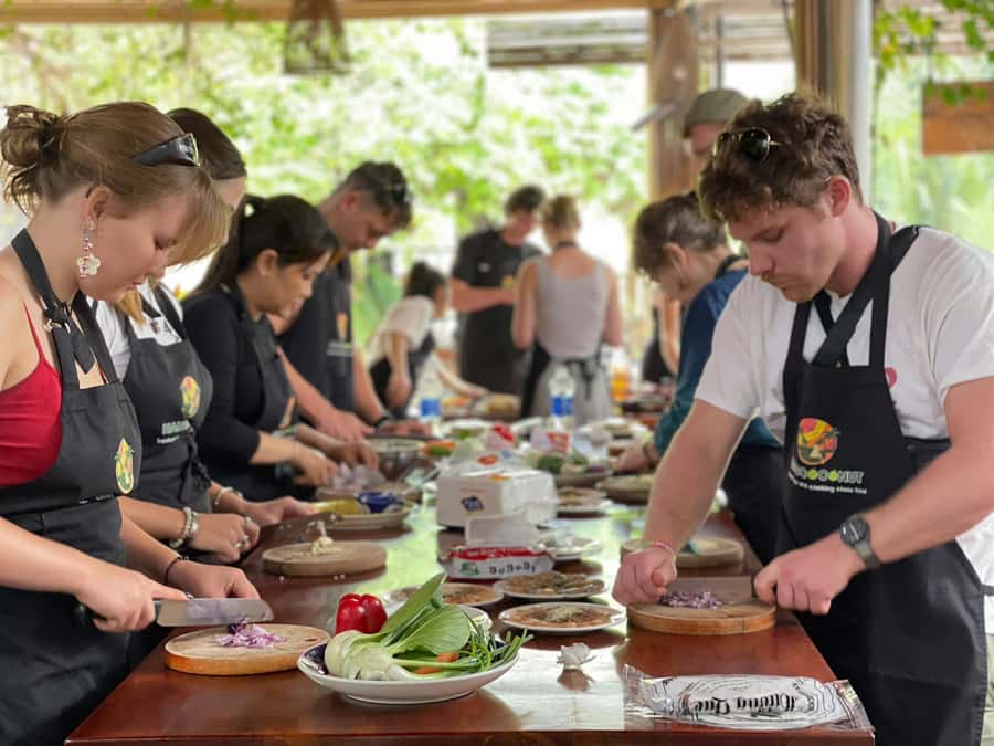 Hoi An: Authentic Vietnamese Cooking Class Tour - Hoi An Market Stop: Your Ingredient Lesson Starts Here