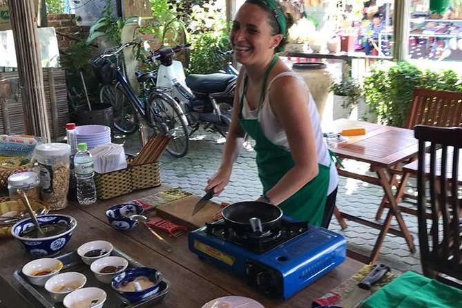 Hoi An Cooking Class And River Cruise - Hoi An Food Market Start: Bargaining Words and Fresh Ingredients