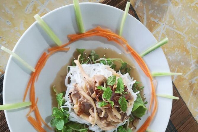 Hoi An Cooking Class with Local Chef - Clay pot main or lemongrass chicken: the warm finish