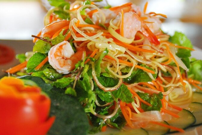 Hoi An Cooking Class With Market Tour and Bamboo Basket Boat Ride - Tra Que Village-Style Cooking School: A Garden Setting Before You Cook