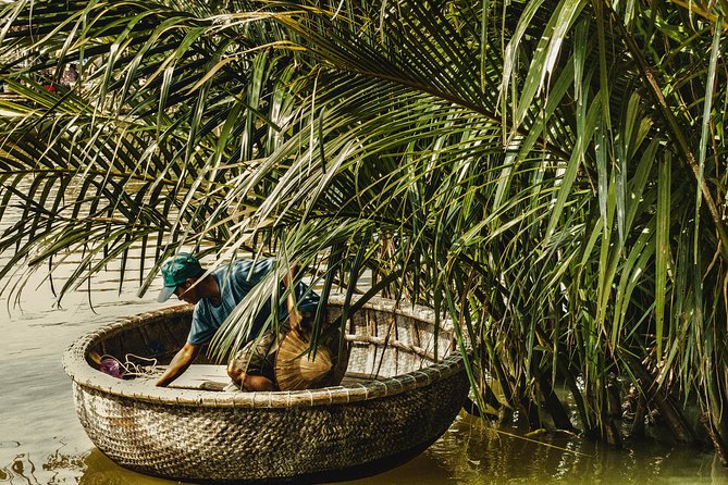 Hoi An Countryside bike tour, Basket boat and Cooking class - The cooking class starts before the stove: market browsing and herb logic