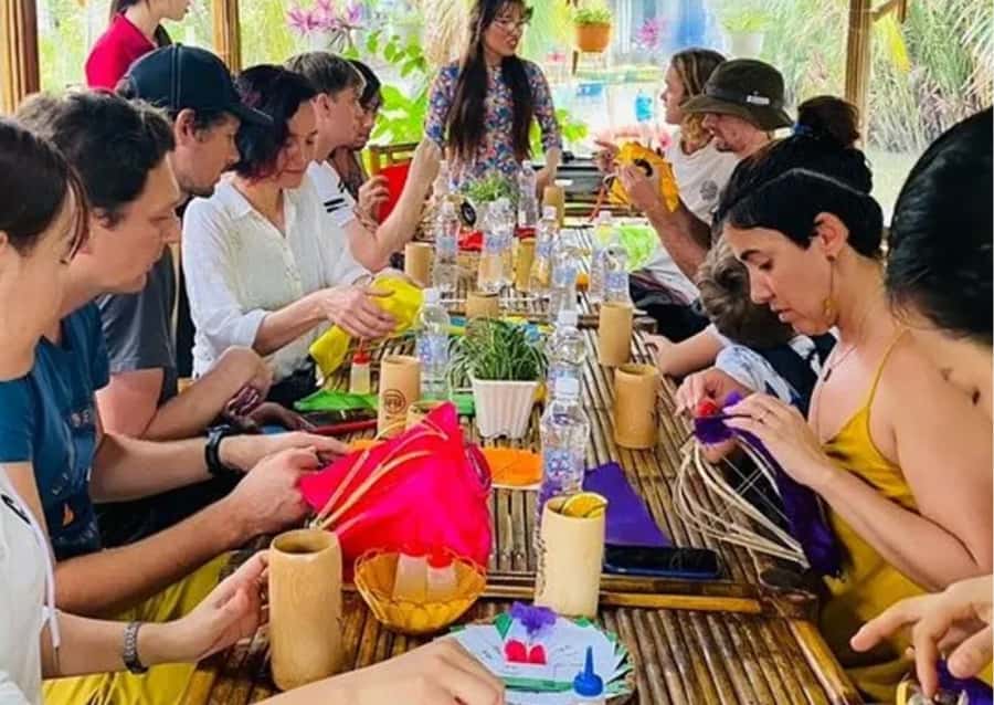 Hoi An / Da Nang: Lantern, Basket Boat & Cooking Class - Shopping for ingredients the local way