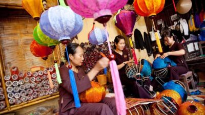 Hoi An: Making Lantern &Cooking Class with Basket Boat Ride - Pickup and the market: bargaining without feeling awkward