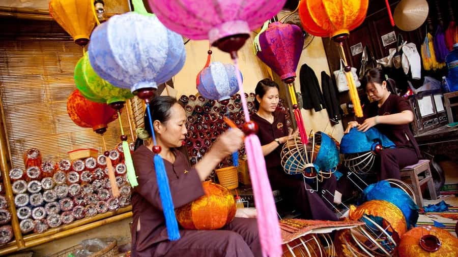 Hoi An: Making Lantern &Cooking Class with Basket Boat Ride - Pickup and the market: bargaining without feeling awkward
