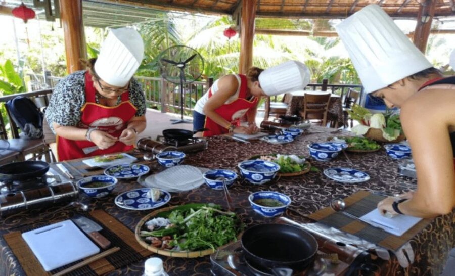 Hoi An: Traditional Cooking Class & meal with Local Family - From Welcome Tea to the Big Meal: How Dinner Fits Into the Class