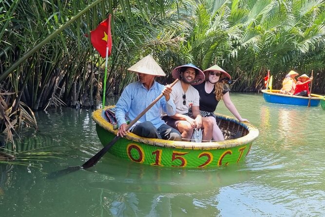 HoiAn:Making Lantern & Cooking Class-BasketBoat Ride,Crab fishing - Market shopping in Hoi An: choosing ingredients with your guide