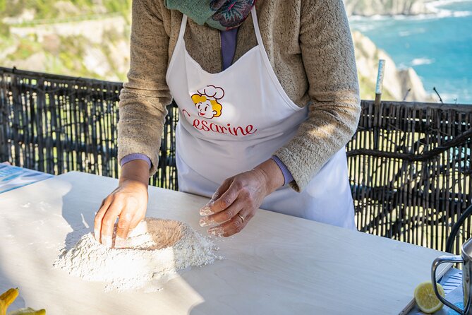 Home Cooking Class & Meal with a Local in Riomaggiore - Your 3-hour rhythm: from meeting point to three-course meal