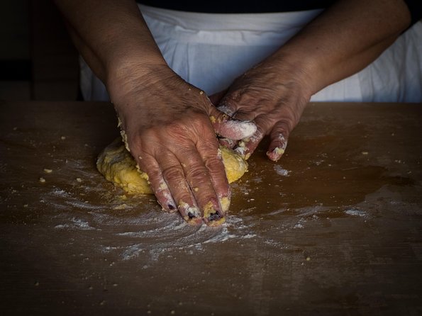Homemade fresh pasta cooking class - Where you go: Sinnai’s house kitchen, not a restaurant demo
