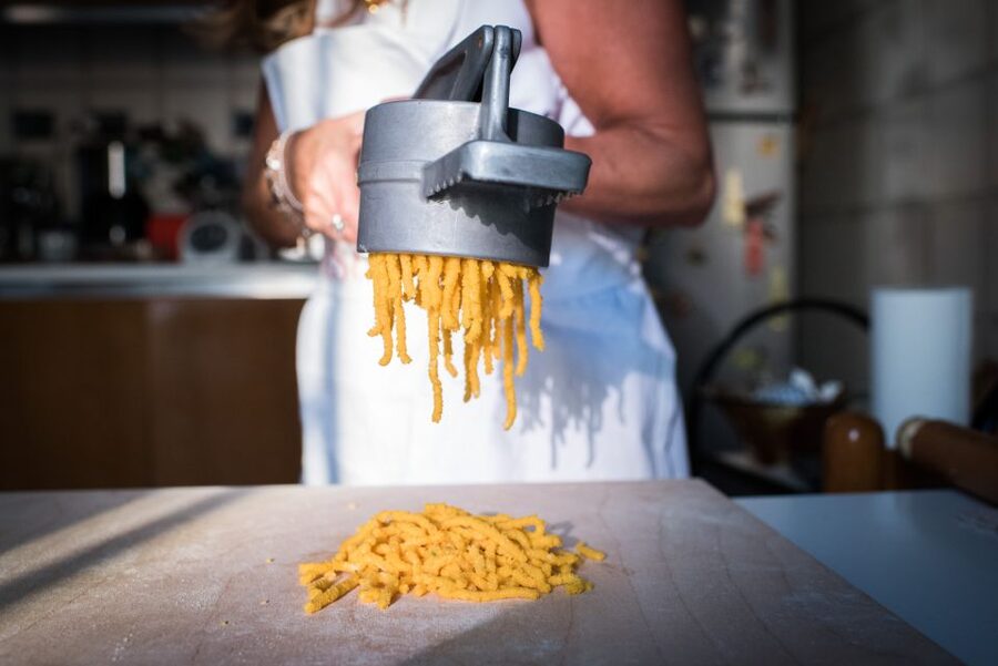 Ischia: Pasta & Tiramisu Cooking Class at a Local's Home - Logistics: the part that can make or break your night