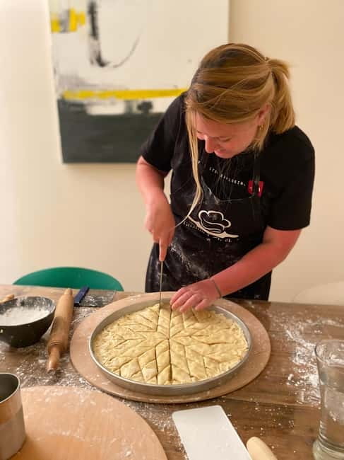 Istanbul: Turkish Baklava Cooking Class with a Local Host - Meeting Rojda in a cozy home, not a studio