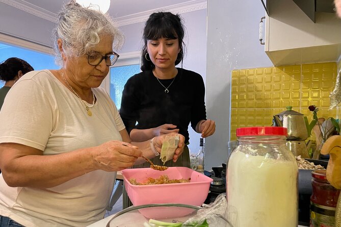 Istanbul Vegan/Vegeterian Cooking Class with Locals at Home - First Taste: How the Evening Typically Flows