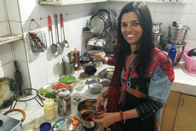 Jaipur Market Tour & Vegetarian Rajasthani Home Cooking Class - Key highlights at a glance