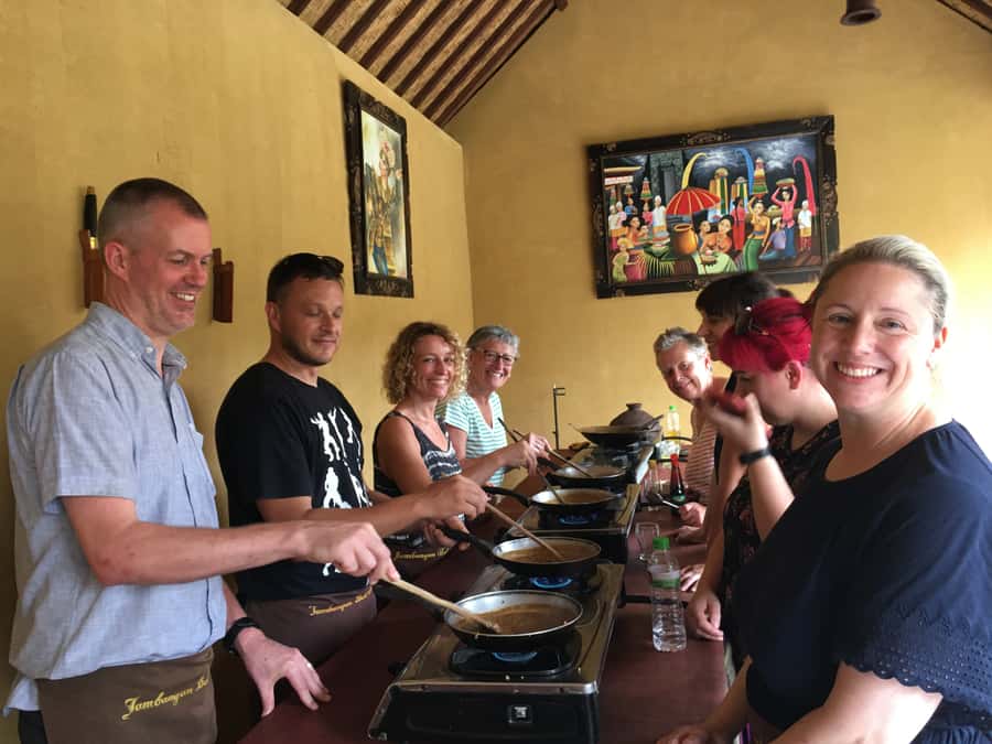 Jambangan bali cooking class with morning market tour - Coconut oil processing and daily offerings: small rituals with big meaning