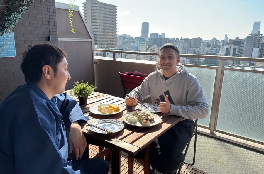 Japanese cooking class - Finding the studio: 5 minutes from Matsuyamachi, blue-samurai meeting