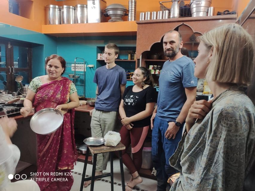 Jodhpur 9 Dishes Cooking Class Experience pickup and drop - A Jodhpur home-kitchen class with Rekha and Rishi