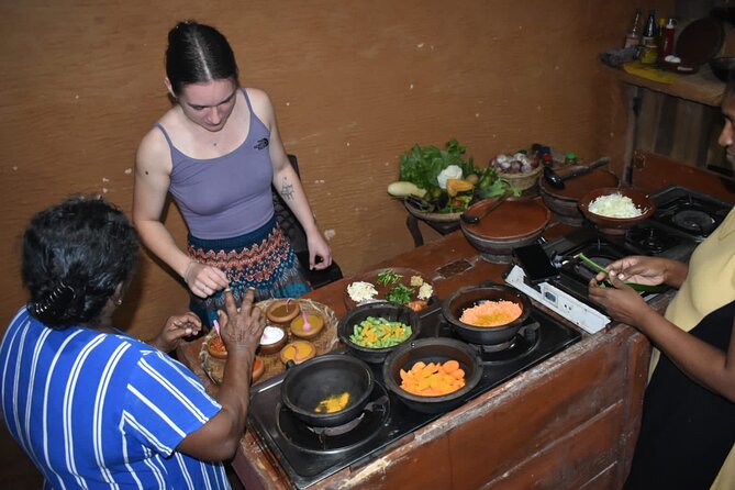 Kandy Budget Cooking Class - Cooking around 10 Sri Lankan dishes (and actually tasting as you go)