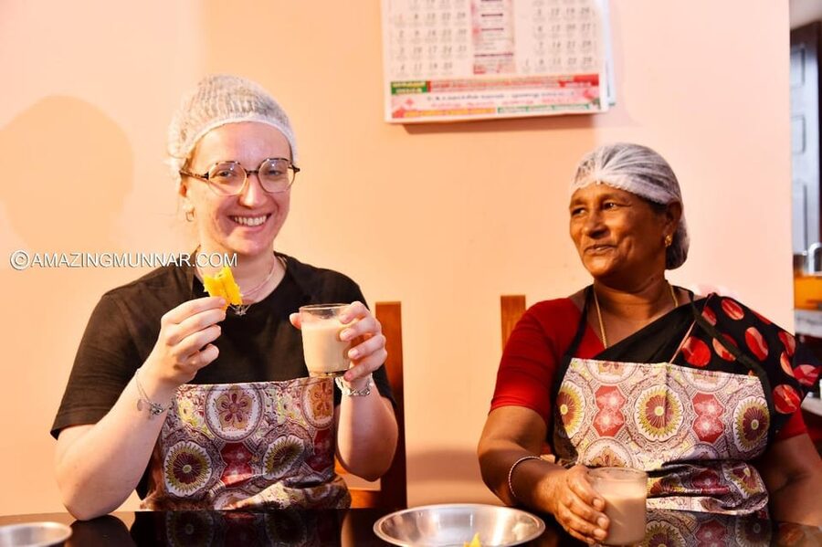 Kerala Traditional village cooking class (Munnar) - The live cooking demonstration: how Kerala flavor gets built