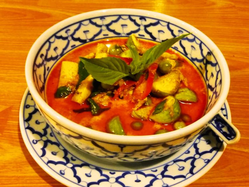 Ko Lanta: Thai Cooking Class with Market Tour and Dinner - Fruit and vegetable carving: making food look as good as it tastes