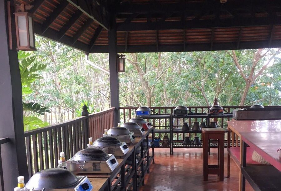 Koh Lanta: Lunch Course at Lanta Thai Cookery School - From pickup to welcome drink: your 4-hour rhythm