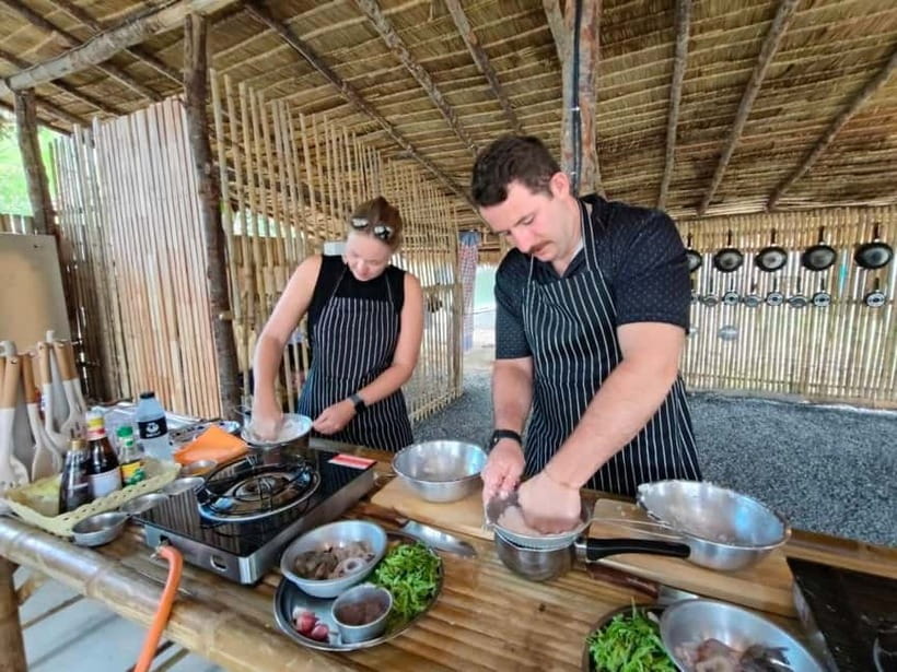 Koh Samui: Thai Cooking Class with Samui Local Family - Picking your 4 dishes from the weekly rotating menu