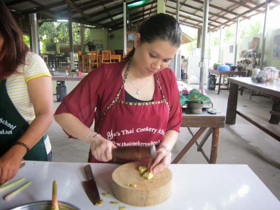 Krabi: Evening Thai Cooking Class at Ya's Cookery - Cooking Your Four Dishes: From Noodles to Papaya Salad