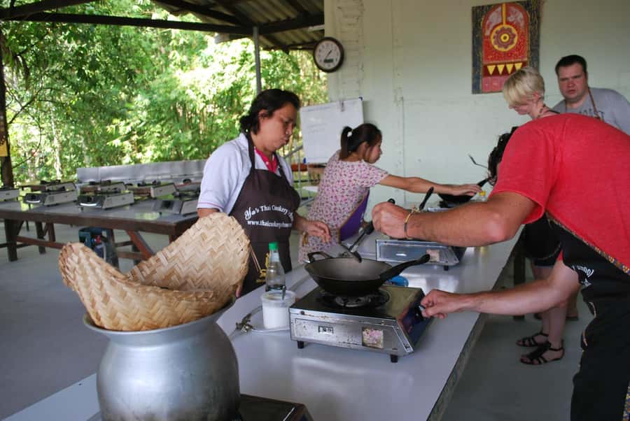 Krabi: Evening Thai Cooking Class at Ya's Cookery - Fresh Ingredients First: What Thai Cooking Starts With