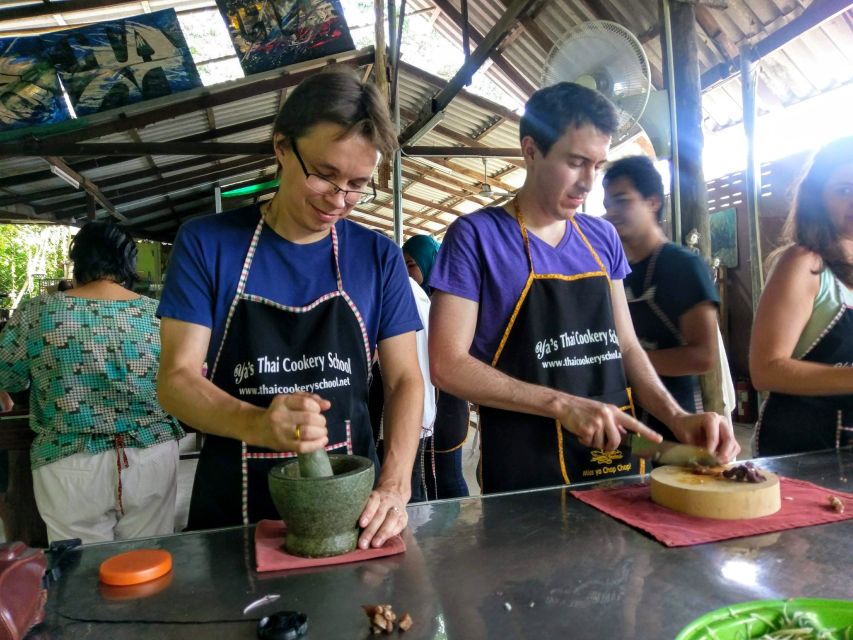 Krabi: Ya's Cookery Late Afternoon Thai Cooking Class - Papaya salad and the spicy Thai salad style