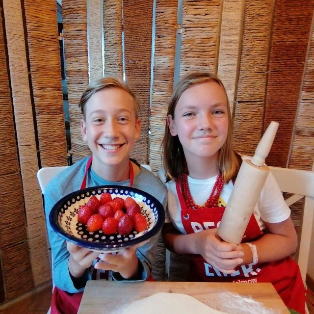 Krakow: Pierogi Home Cooking Class - Meeting Point: Pod Globusem and the Quick Start