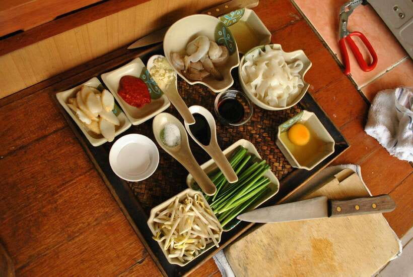 Kuala Lumpur: Malaysian Cooking Class with Market Tour - Small-Group Teaching and Multilingual Guidance
