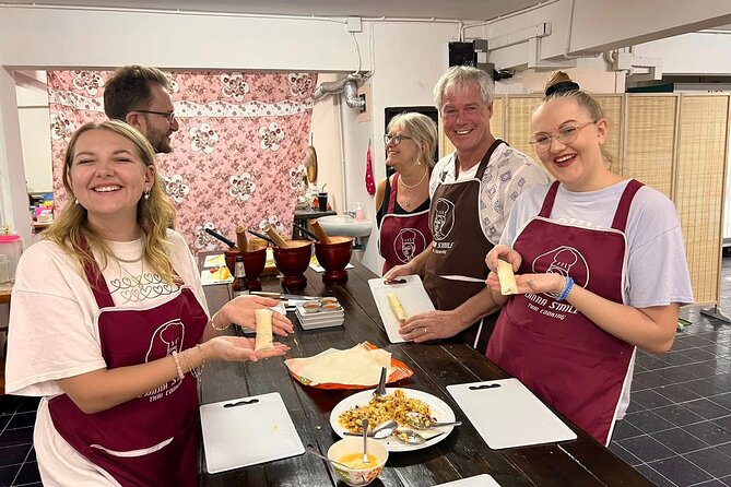 Lanna Smile Thai Cooking Class in Chiang Mai with Market tour - Hotel pickup in Chiang Mai old city and the market-first plan