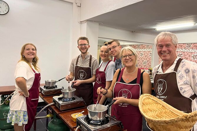 Lanna Smile Thai Cooking Class in Chiang Mai with Market tour - How the menu works: choosing curry paste, curry, noodles, soup, dessert, and a starter