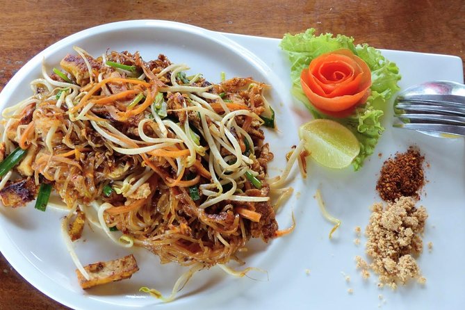 Lanta Thai Cookery School - Choosing your 4 dishes from a menu of 10 (spice, veg, and group decisions)